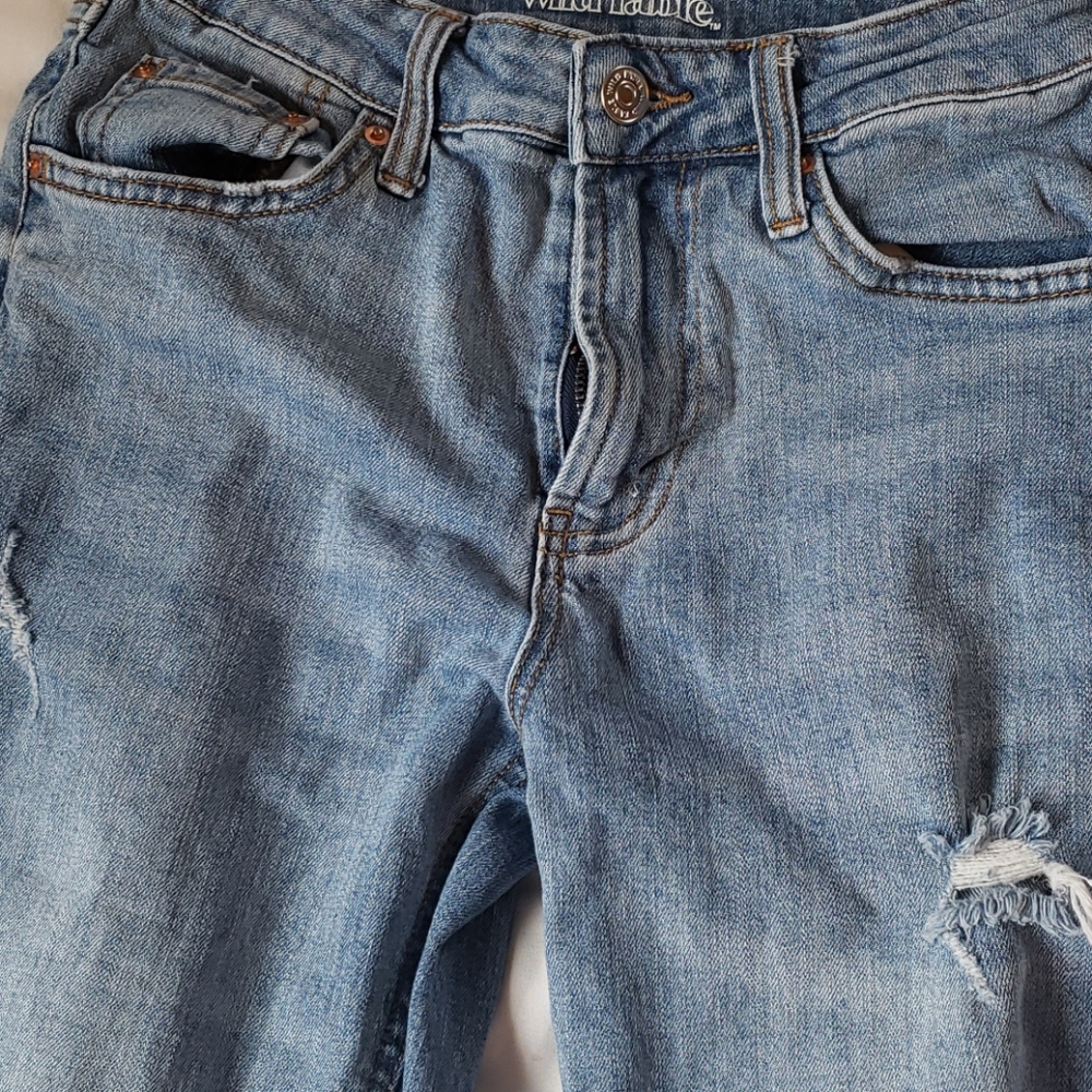 Ripped loose jeans